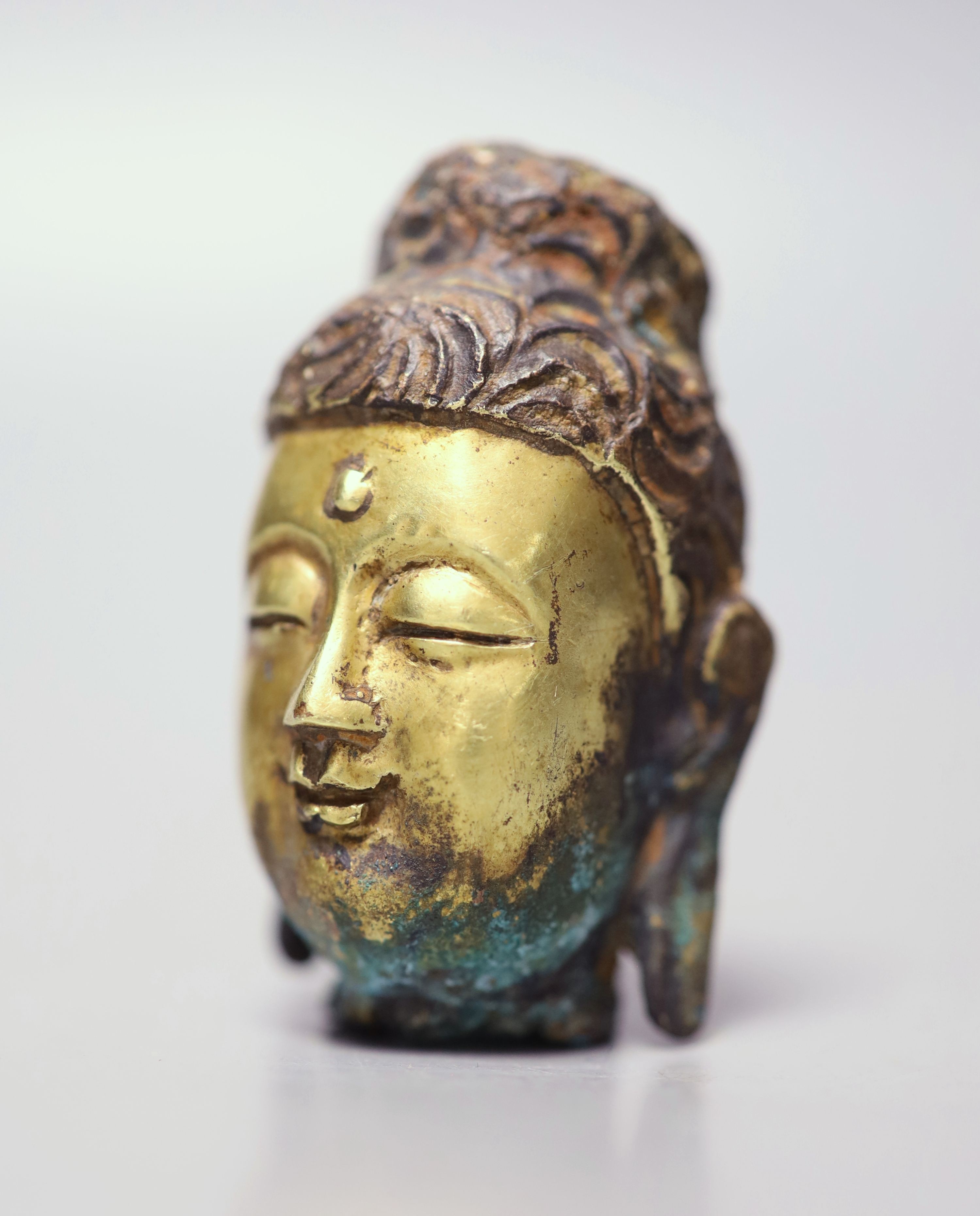 A Chinese gilt bronze Buddha's head, 6cm